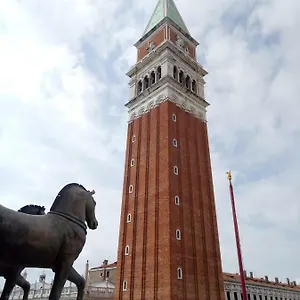 Essence Of Venedig