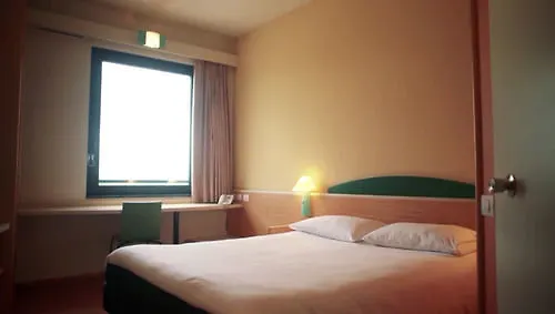 Hotel Ibis Firenze Prato Est Campi Bisenzio 3*,